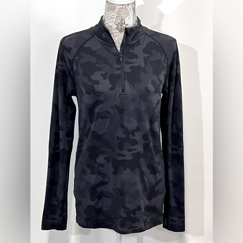 🛍️ALL IN MOTION Black and gray camouflage long sleeve 1/4 zip pullover size XL.